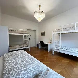 Miklosiceva Ostello